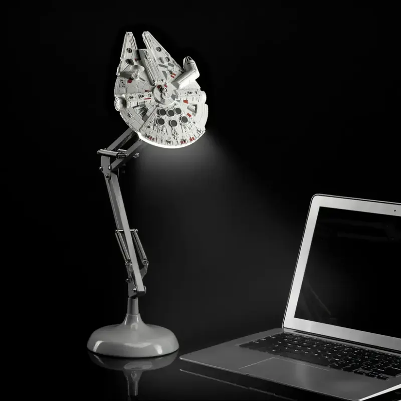 Millenium Falcon Posable Desk Light V3 - Dagens deal